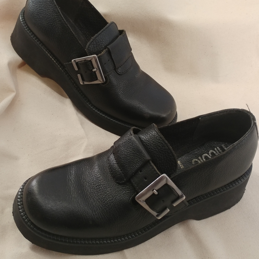 90s Vintage Black Leather Buckle Strap Shoes